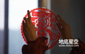 视频素材-春节传统节日新年贴窗花贴福字实拍视频