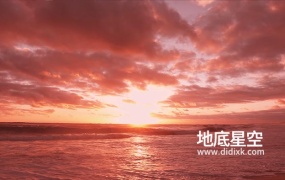 视频素材-实拍傍晚黄昏太阳照在海面上显示红色云彩素材