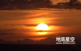 视频素材-实拍黄昏乌云层上的日落视频