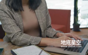 视频素材-办公室里女生使用电脑视频