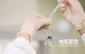 视频素材-实拍科研人员认真专注试剂实验效果